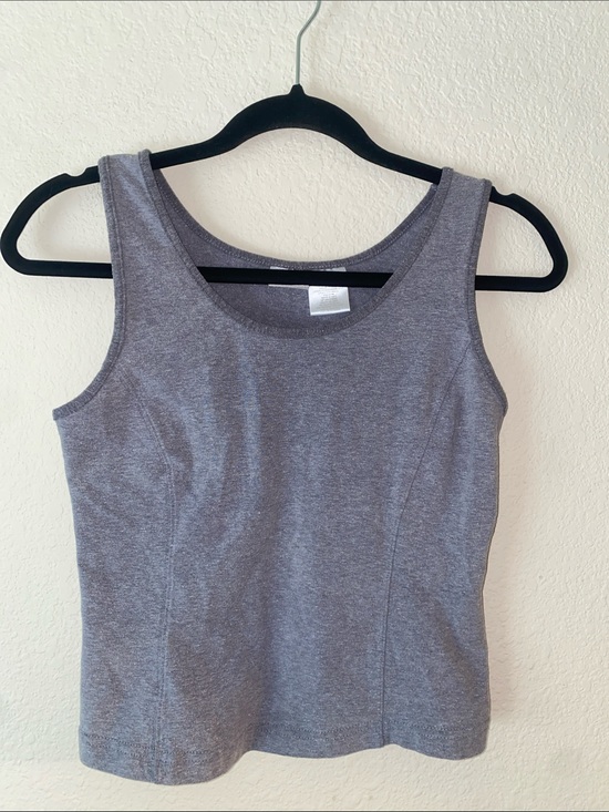 Tops - 🎈Adorable Grey Workout tank top!